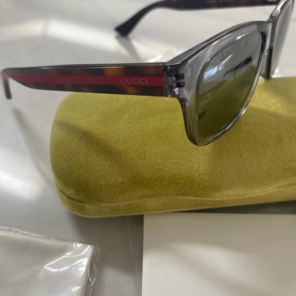 GUCCI GREY TRANSPARENT FRAMES WITH GUCCI COLORS ON ARMS WITH GREY MIRROR LENSES - Picture 13 of 16